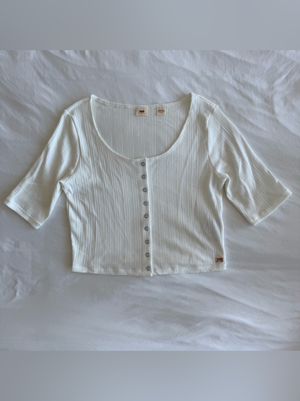 Levi’s Short Sleeve White Henley Tee - Picture 2 of 5